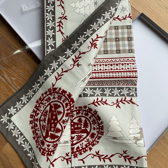 Beauvillé French Cotton Tabelecloth - Picture 4 of 5